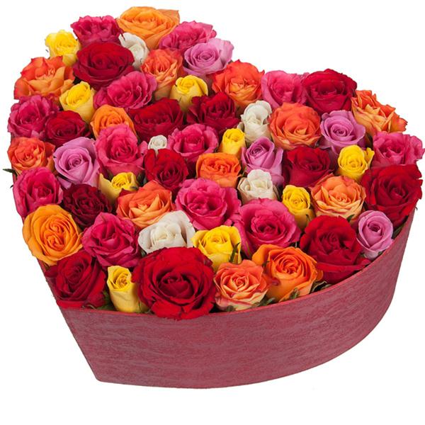 55 Gemischtfarben Rosen in einer Herzbox