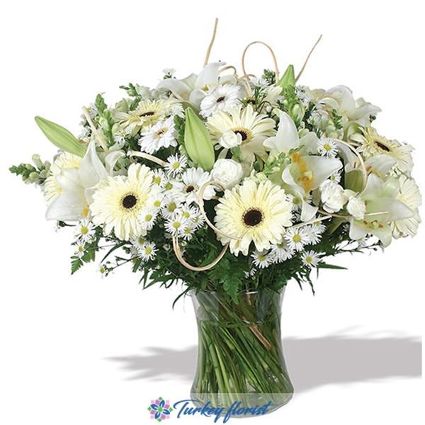 Gemischt Weiß Blumen in der Vase